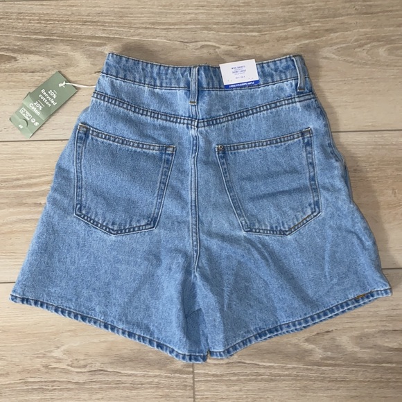 NWT H&M denim shorts - Picture 4 of 4